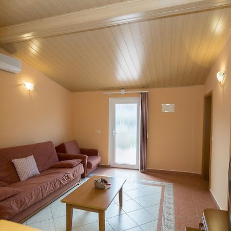 Apartments Kori Funtana Extérieur photo