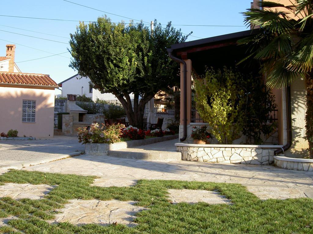 Apartments Kori Funtana Chambre photo