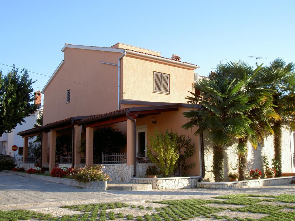 Apartments Kori Funtana Chambre photo