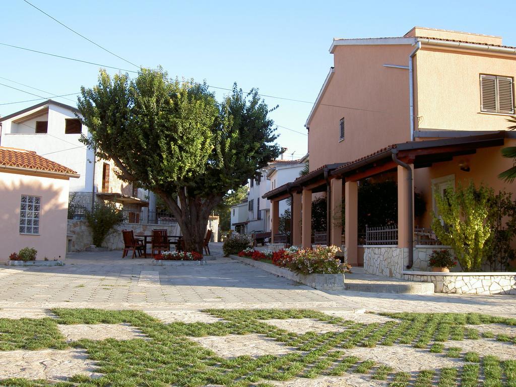 Apartments Kori Funtana Chambre photo