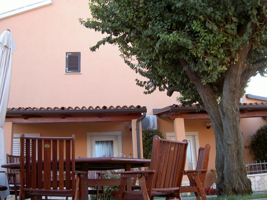Apartments Kori Funtana Chambre photo