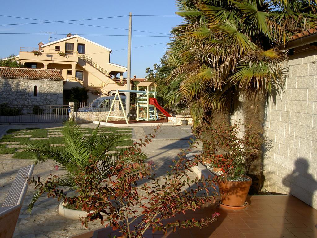 Apartments Kori Funtana Extérieur photo