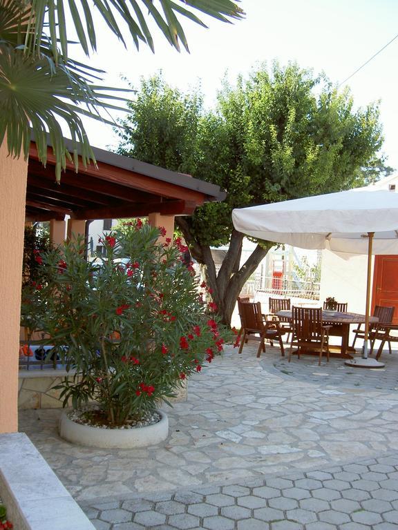 Apartments Kori Funtana Chambre photo