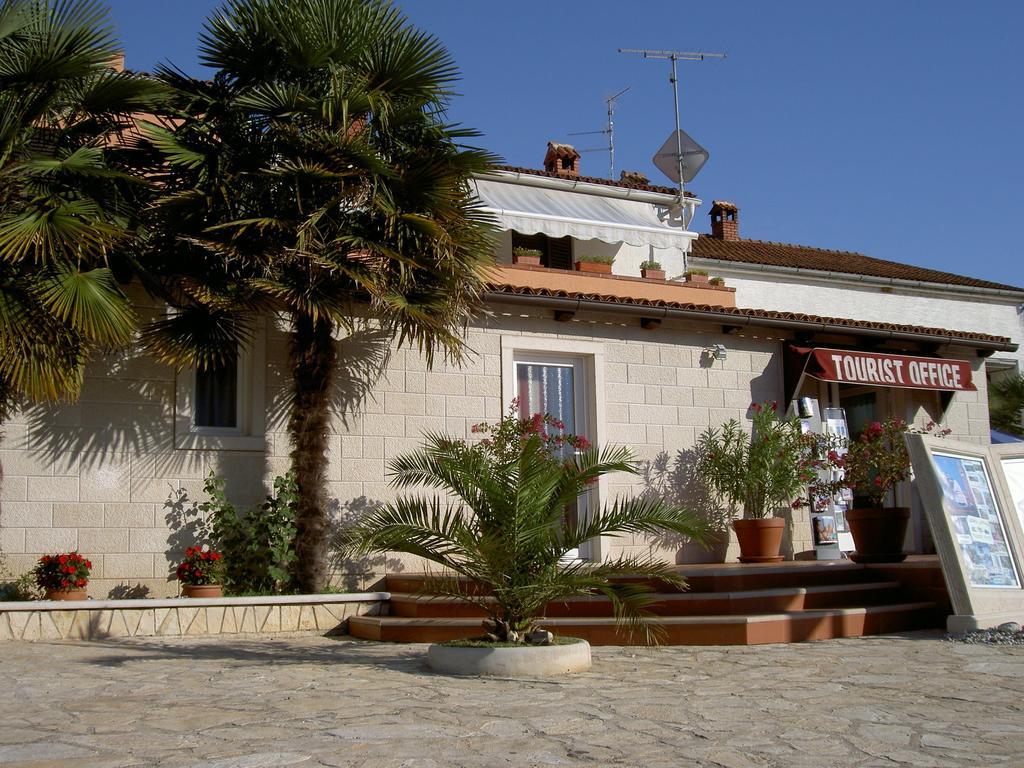 Apartments Kori Funtana Chambre photo