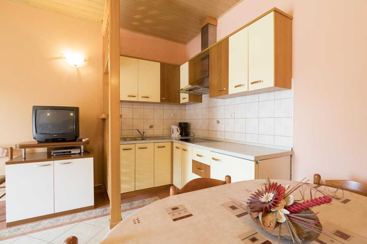 Apartments Kori Funtana Extérieur photo