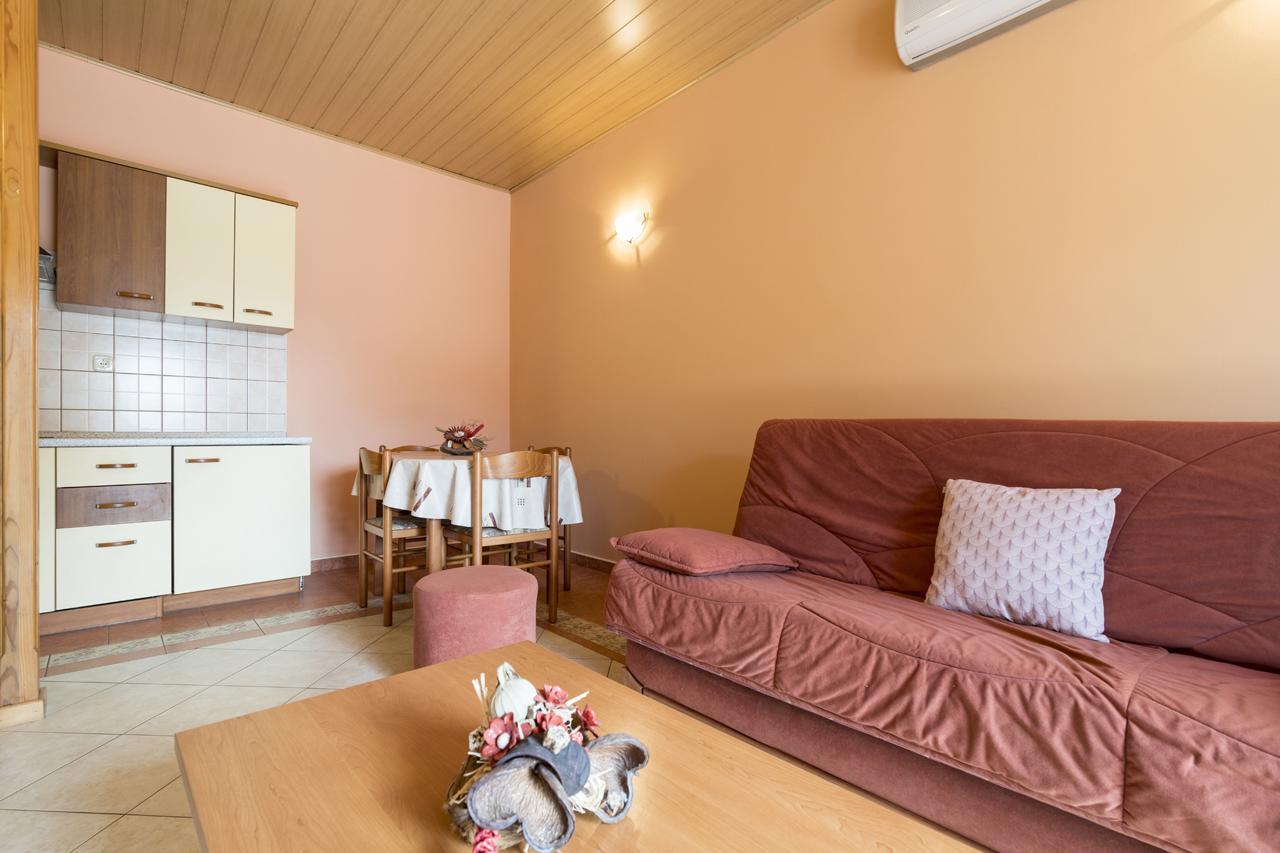 Apartments Kori Funtana Extérieur photo