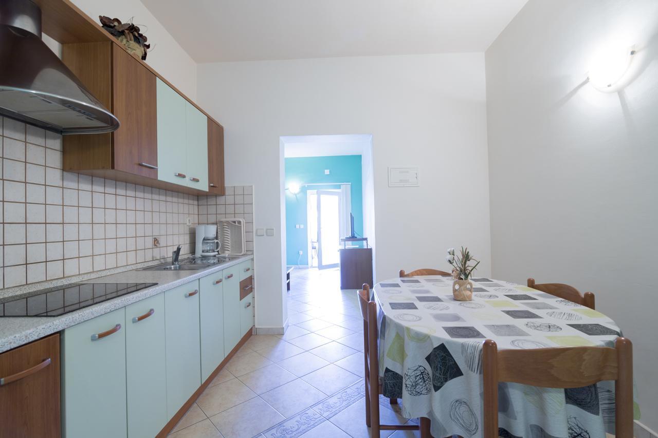 Apartments Kori Funtana Extérieur photo
