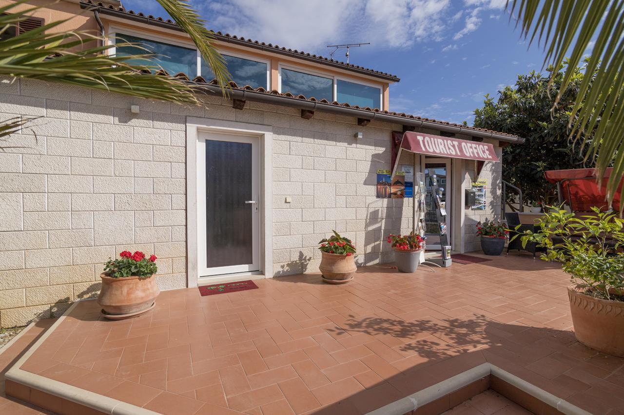 Apartments Kori Funtana Extérieur photo