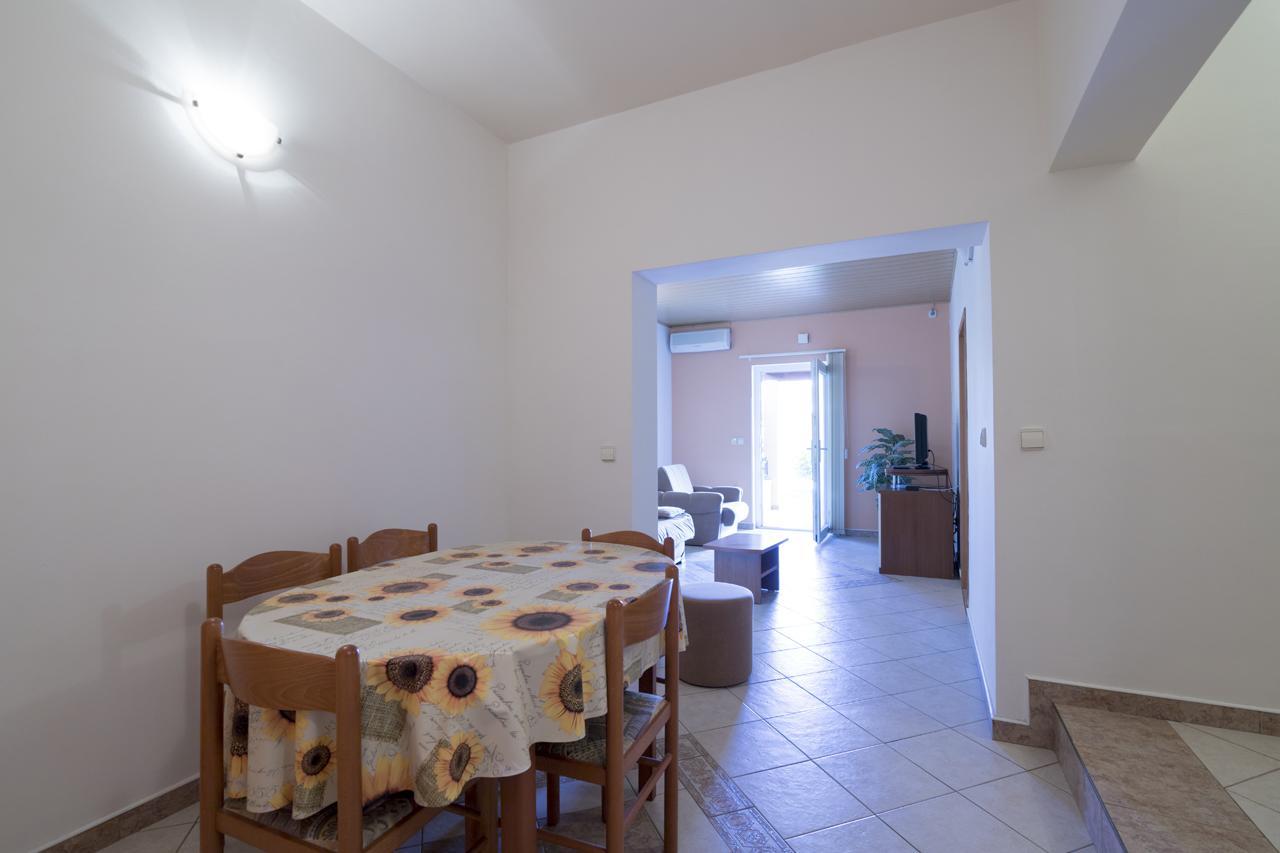 Apartments Kori Funtana Extérieur photo