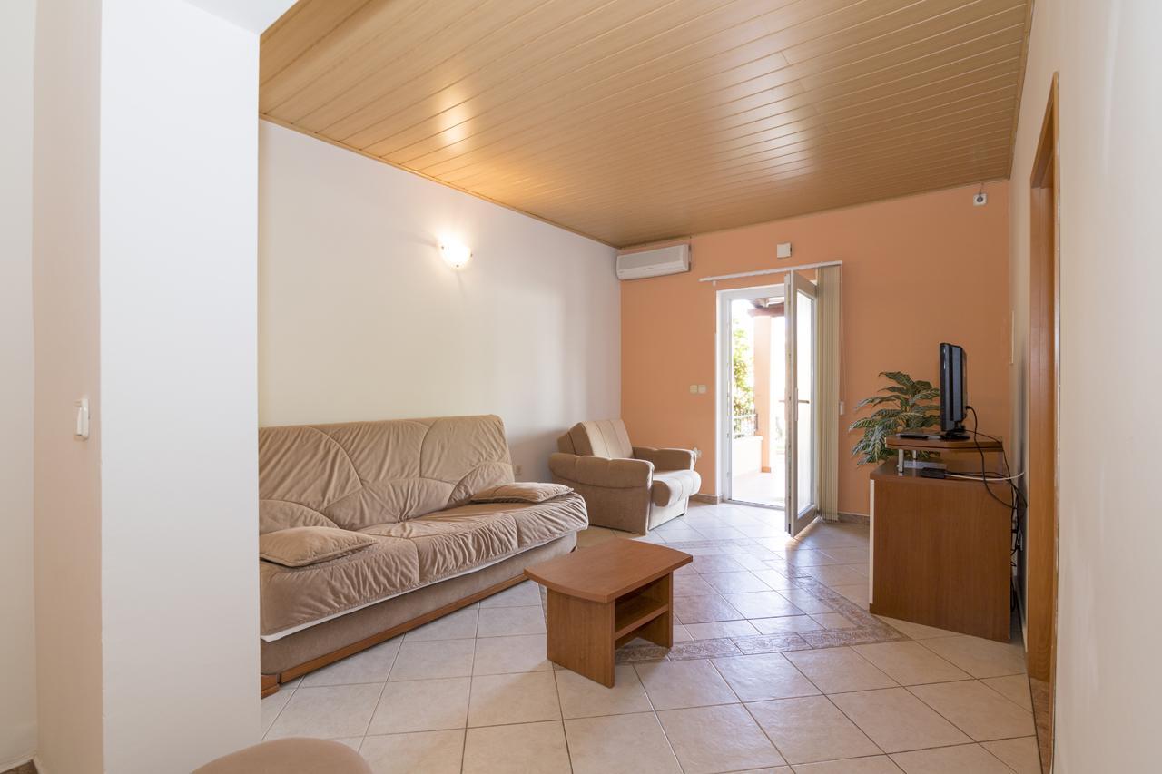 Apartments Kori Funtana Extérieur photo