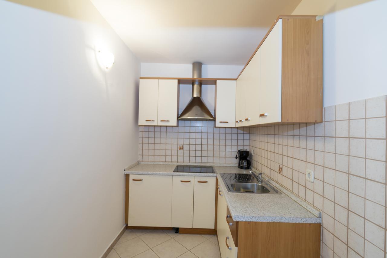 Apartments Kori Funtana Extérieur photo